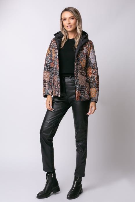 Geacă neagră matlasată cu doua fețe și glugă detașabilă [7]