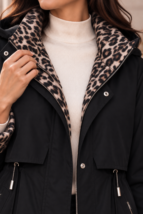 Jachetă lungă neagră mărime mare cu glugă detașabilă și detalii animal print [5]