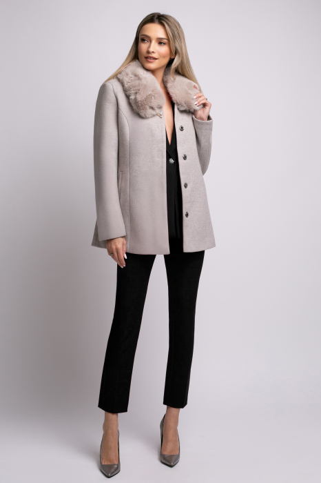 Palton bej mărime mare accesorizat cu blană detașabilă la guler [2]