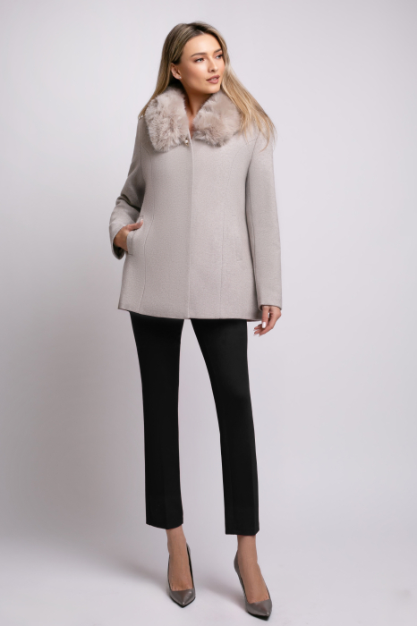 Palton bej mărime mare accesorizat cu blană detașabilă la guler [7]
