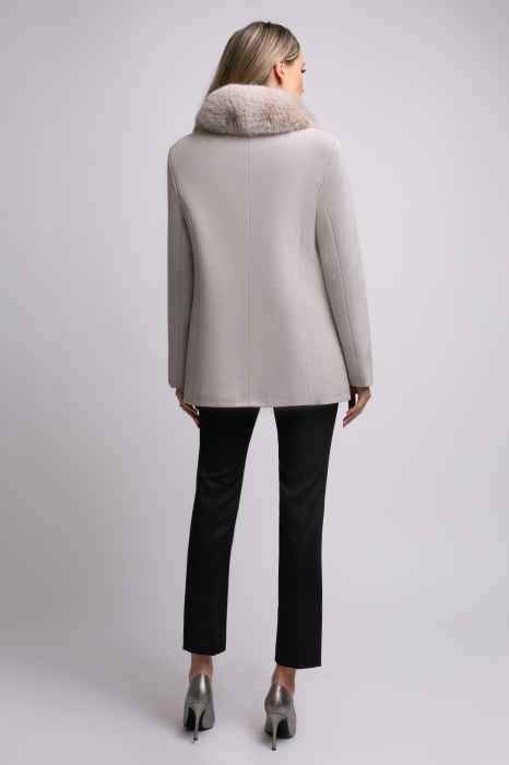 Palton bej mărime mare accesorizat cu blană detașabilă la guler [3]