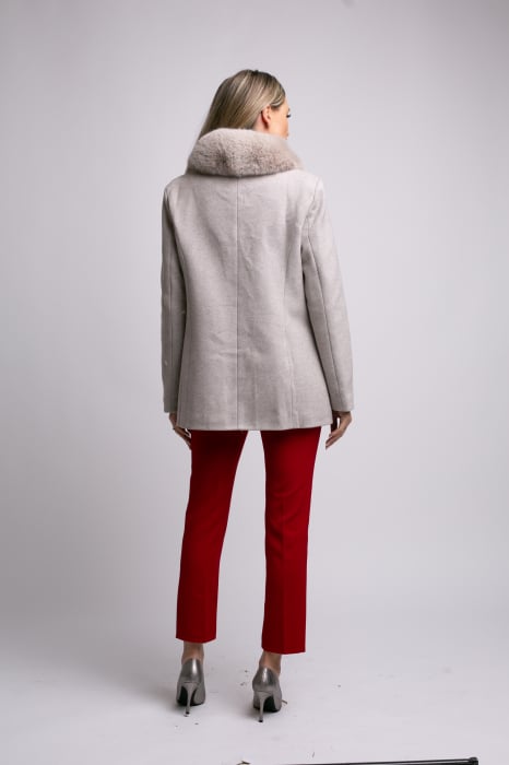 Palton bej mărime mare accesorizat cu blană detașabilă la guler [5]