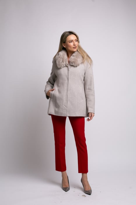 Palton bej mărime mare accesorizat cu blană detașabilă la guler [4]
