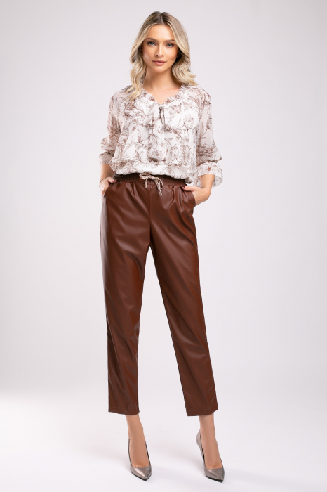 Pantaloni Era casual maro din piele [2]