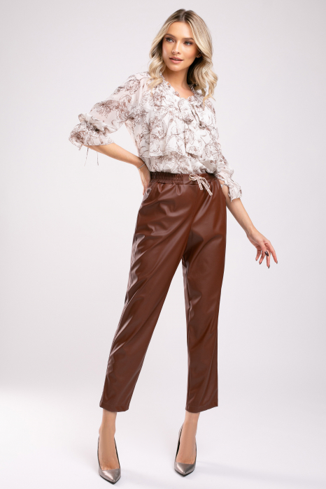 Pantaloni Era casual maro din piele [5]