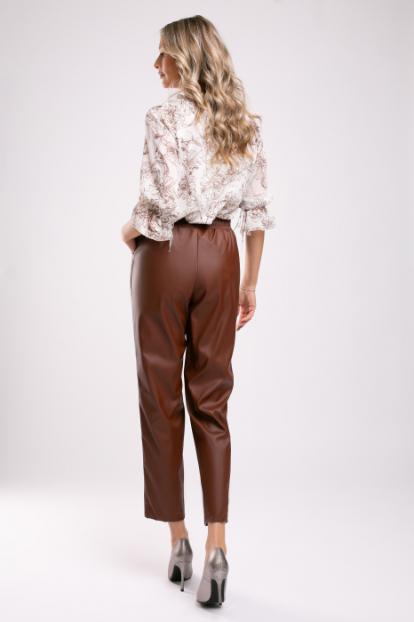 Pantaloni Era casual maro din piele [4]