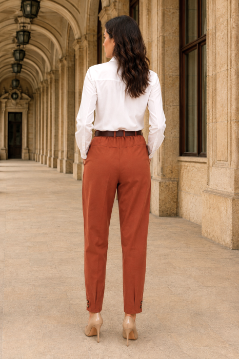 Pantaloni office cărămiziu din stofă cu curea și elastic în talie [4]