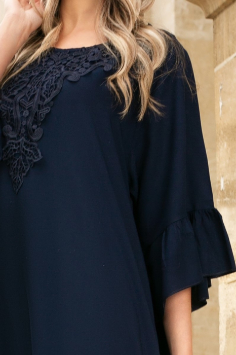 Rochie bleumarin mărime mare accesorizată cu dantelă [4]