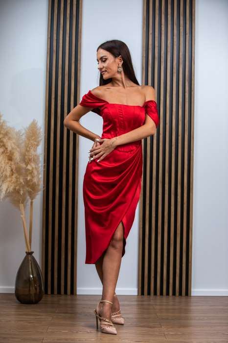 rochie roșie din satin cu umeri lăsați midi [2]