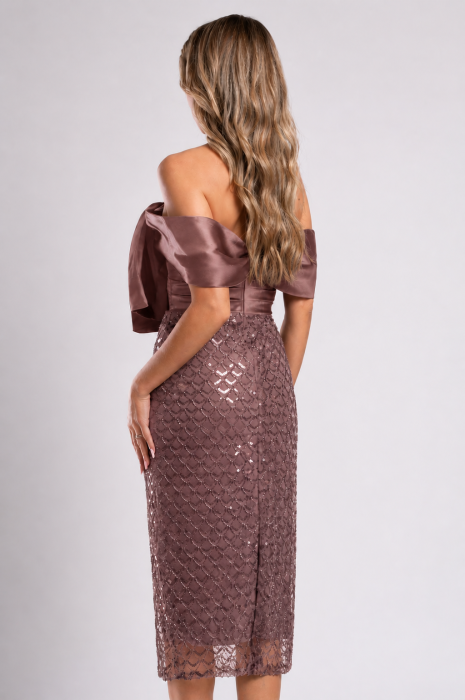 Rochie de ocazie maro accesorizată cu paiete [5]
