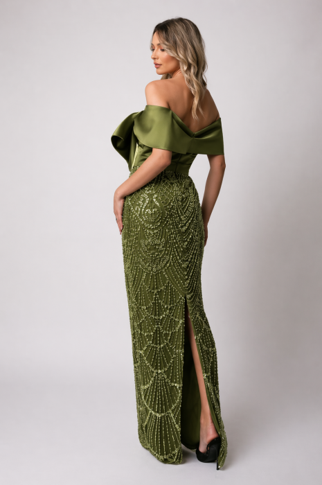 Rochie de ocazie verde satinat accesorizată cu paiete [2]
