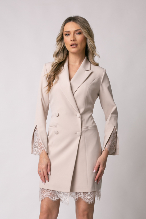 Rochie elegantă bej tip sacou accesorizată cu dantelă [2]