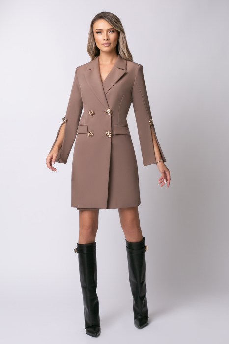 Rochie elegantă bej tip sacou accesorizată pe mânecă [2]