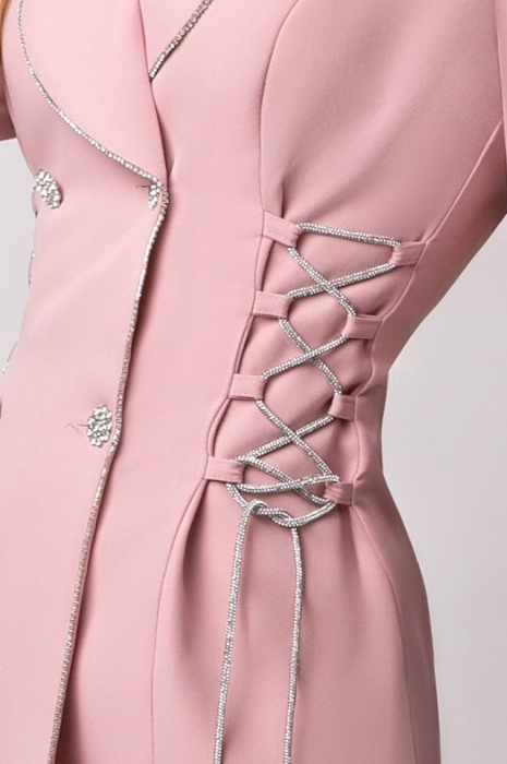Rochie elegantă roz pudră tip sacou accesorizată cu șnur argintiu [3]