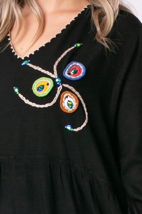Rochie neagră din vâscoză mărime mare accesorizată cu broderie [4]