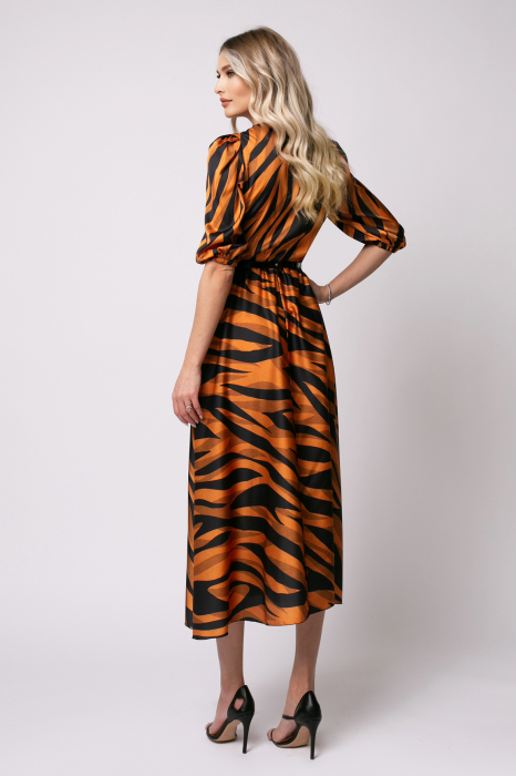 Rochie Eva portocalie cu imprimeu animal print din satin cu mâneci bufante [3]