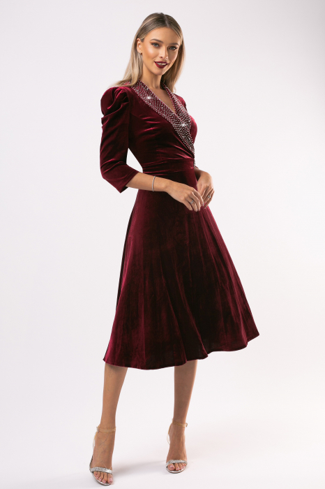 Rochie Lora vișinie din catifea cu accesorii pe bust și în talie [2]