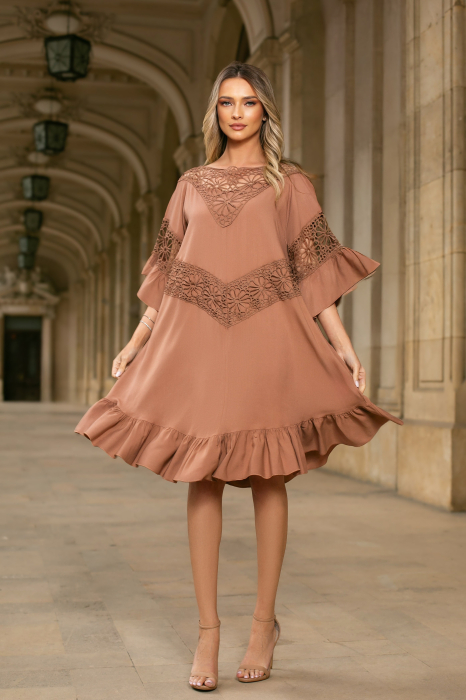 Rochie maro mărime mare accesorizată cu dantelă [2]