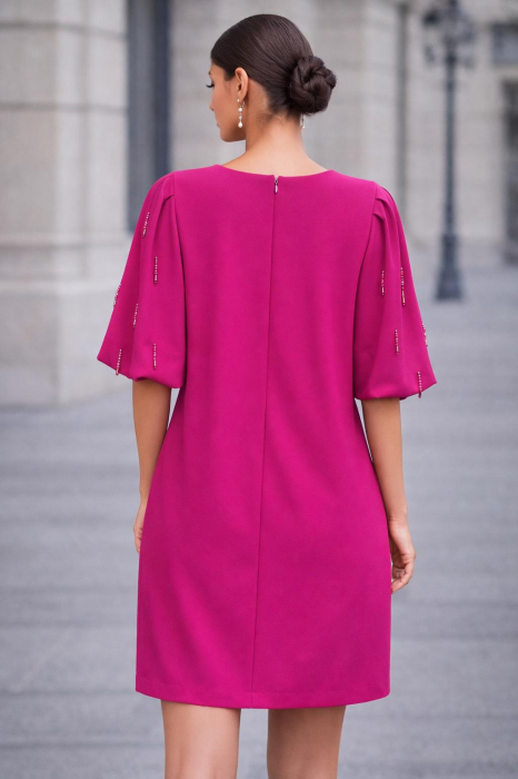 Rochie midi fucsia cu mâneci accesorizate cu pietricele [3]