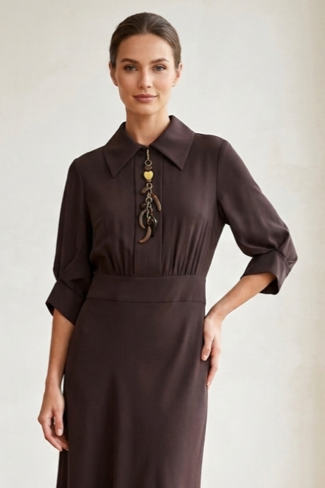 Rochie midi maro cu accesoriu pe bust [3]