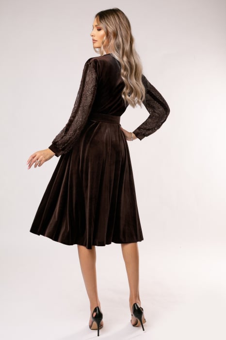 Rochie Mișa maro din catifea cu mâneci din dantelă și curea în talie [6]