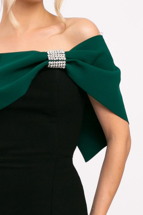 Rochie Nera neagră elegantă cu accesoriu deosebit pe bust [4]
