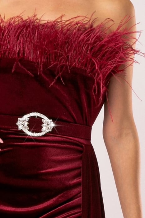 Rochie Rina vișinie lungă din catifea accesorizată cu pene [4]
