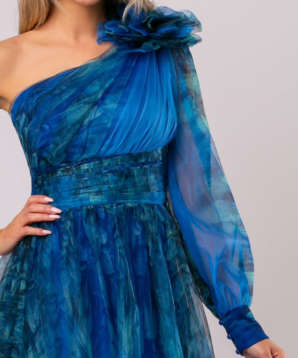 Rochie scurtă albastră din tulle accesorizată pe umăr [4]
