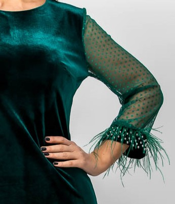 Rochie verde Izabela din catifea cu mâneci accesorizate cu pene și perluțe metalice [4]
