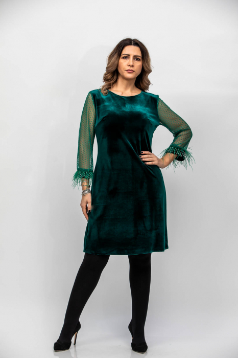 Rochie verde Izabela din catifea cu mâneci accesorizate cu pene și perluțe metalice [3]
