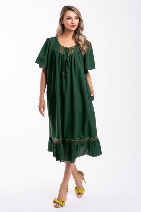 Rochie verde mărime mare accesorizată cu broderie [4]