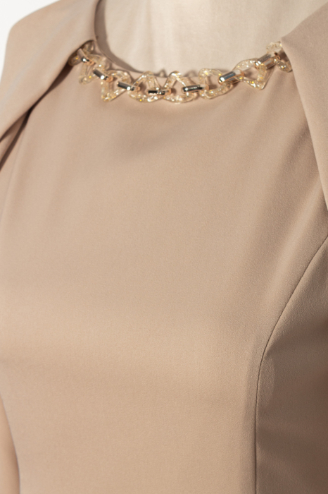 Rochie Viada bej accesorizată cu lanț [3]