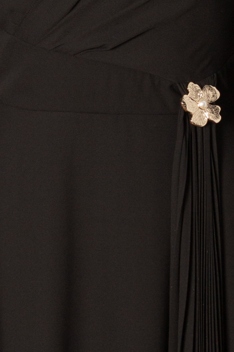Rochie Viada neagră de ocazie accesorizată în talie [3]
