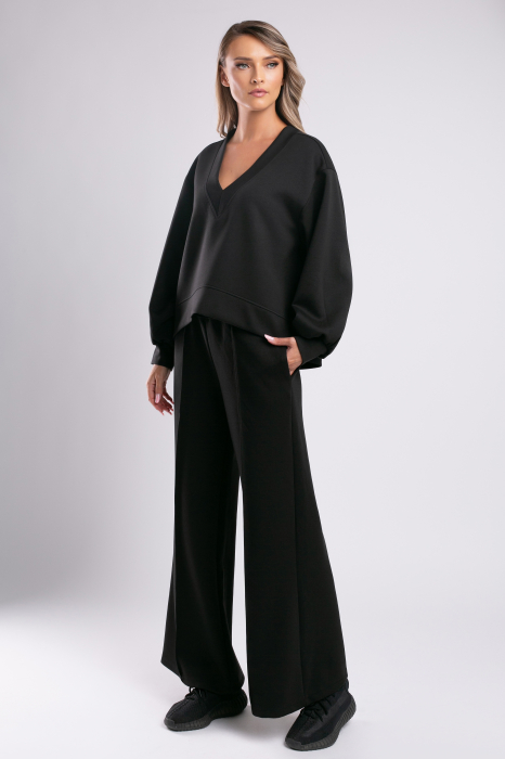 Trening negru over size cu pantalon evazat [1]