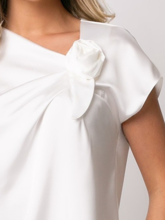 Bluza albă elegantă accesorizată pe bust [2]