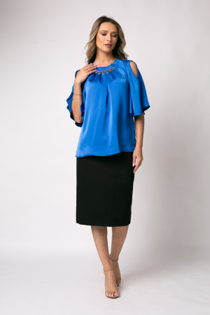 Bluza albastră elegantă accesorizată pe bust [1]