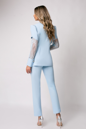 Costum elegant baby blue cu dantelă și umeri bufanți [5]