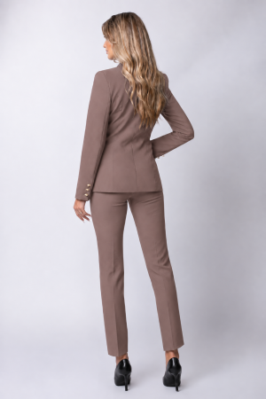 Costum elegant bej cu nasturi aurii [2]
