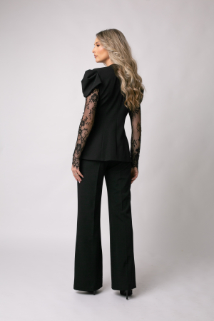 Costum elegant negru accesorizat cu dantelă pe mâneca [3]