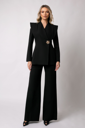 Costum elegant negru cu mâneci decupate [1]