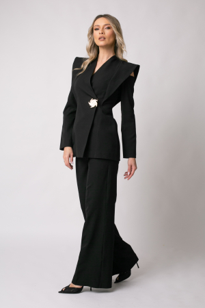 VEZI TOATE - Costum elegant negru cu mâneci decupate