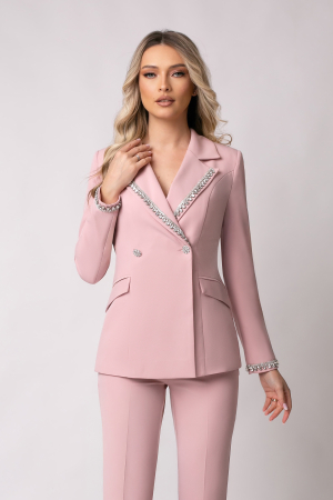 Costum elegant roz cu rever accesorizat [1]