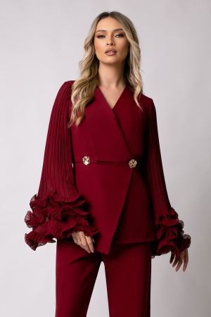 Costum elegant vișiniu cu mâneci accesorizate cu volane [1]