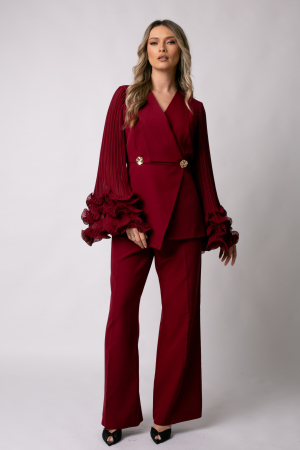 VEZI TOATE - Costum elegant vișiniu cu mâneci accesorizate cu volane