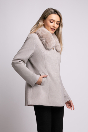 Palton bej mărime mare accesorizat cu blană detașabilă la guler [5]
