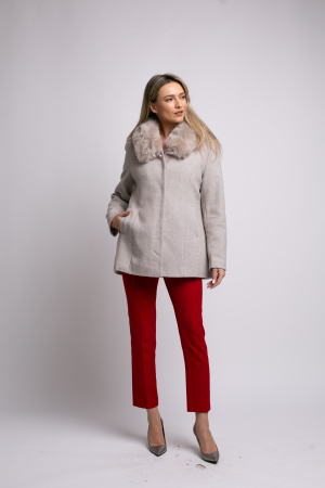 Palton bej mărime mare accesorizat cu blană detașabilă la guler [3]