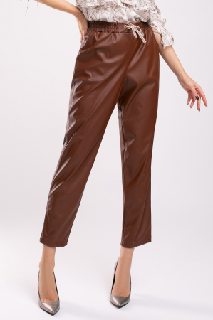 Pantaloni Era casual maro din piele [2]