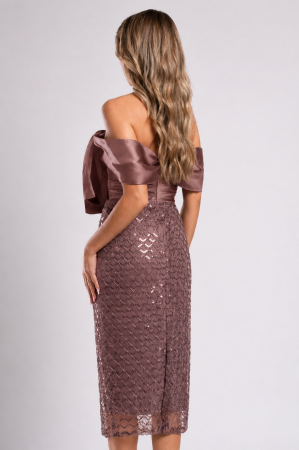 Rochie de ocazie maro accesorizată cu paiete [4]