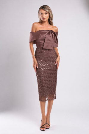 Rochie de ocazie maro accesorizată cu paiete [3]