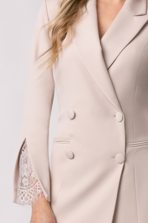 Rochie elegantă bej tip sacou accesorizată cu dantelă [6]